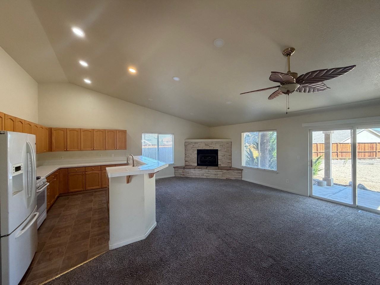 1526 Golf Ct - Photo 2 of 14