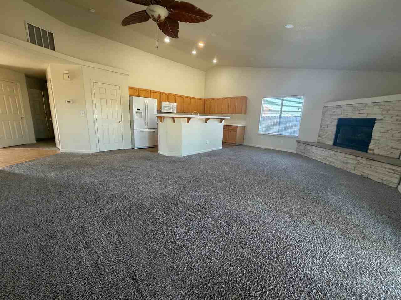 1526 Golf Ct - Photo 3 of 14