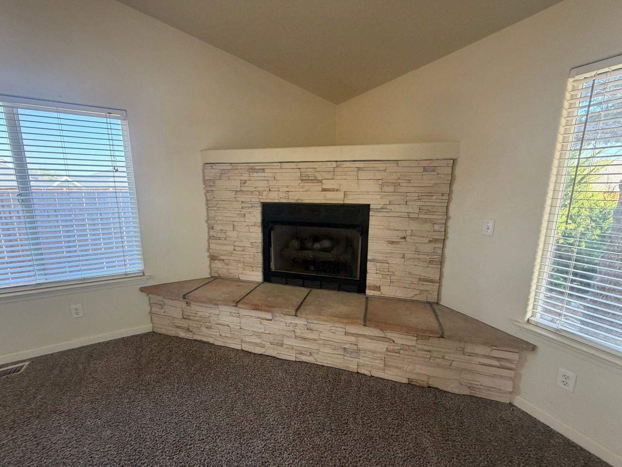 1526 Golf Ct - Photo 6 of 14