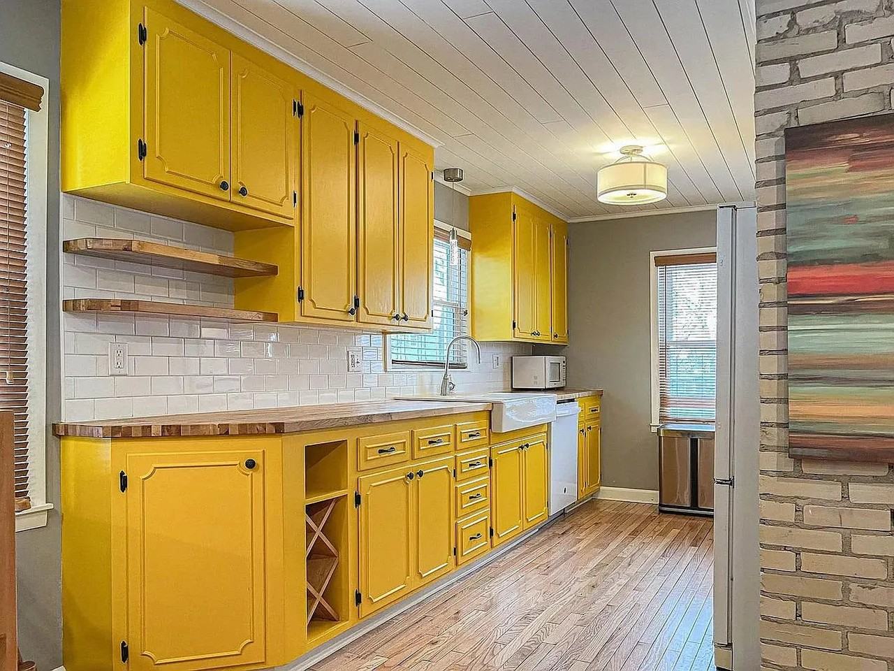 2227 2nd St Ne - Photo 2 of 16