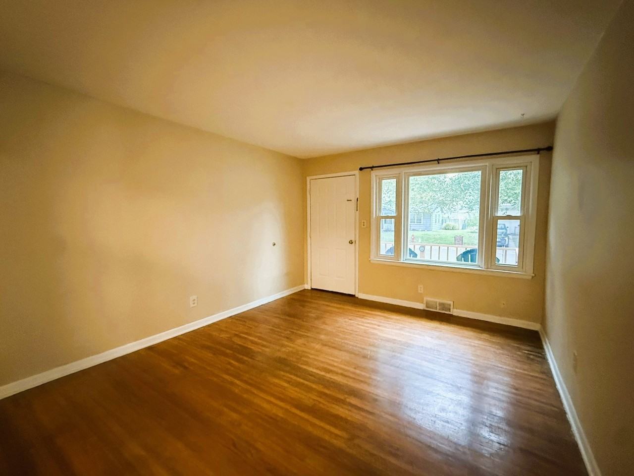 215 German Ave - Photo 2 of 14