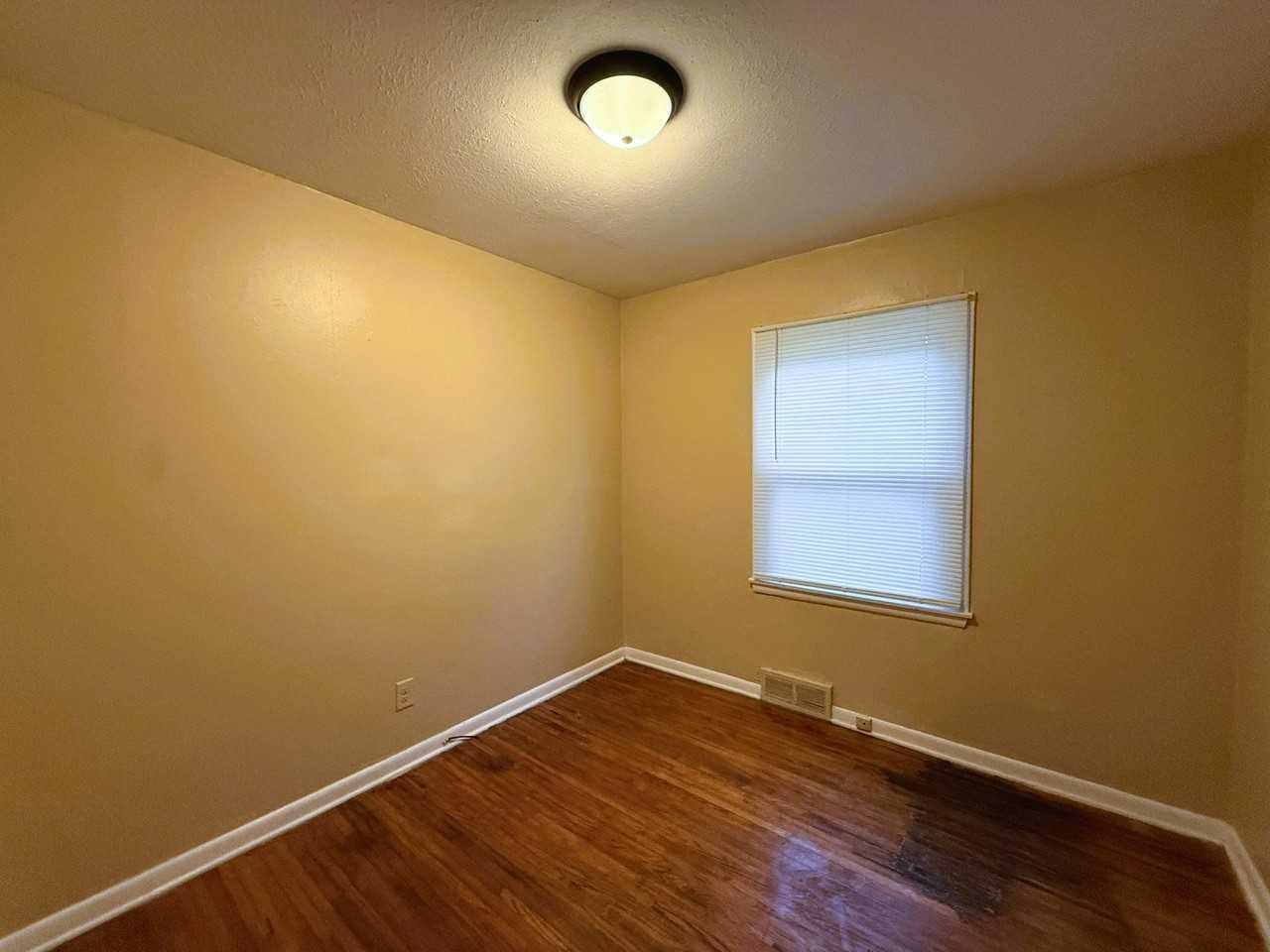 215 German Ave - Photo 5 of 14