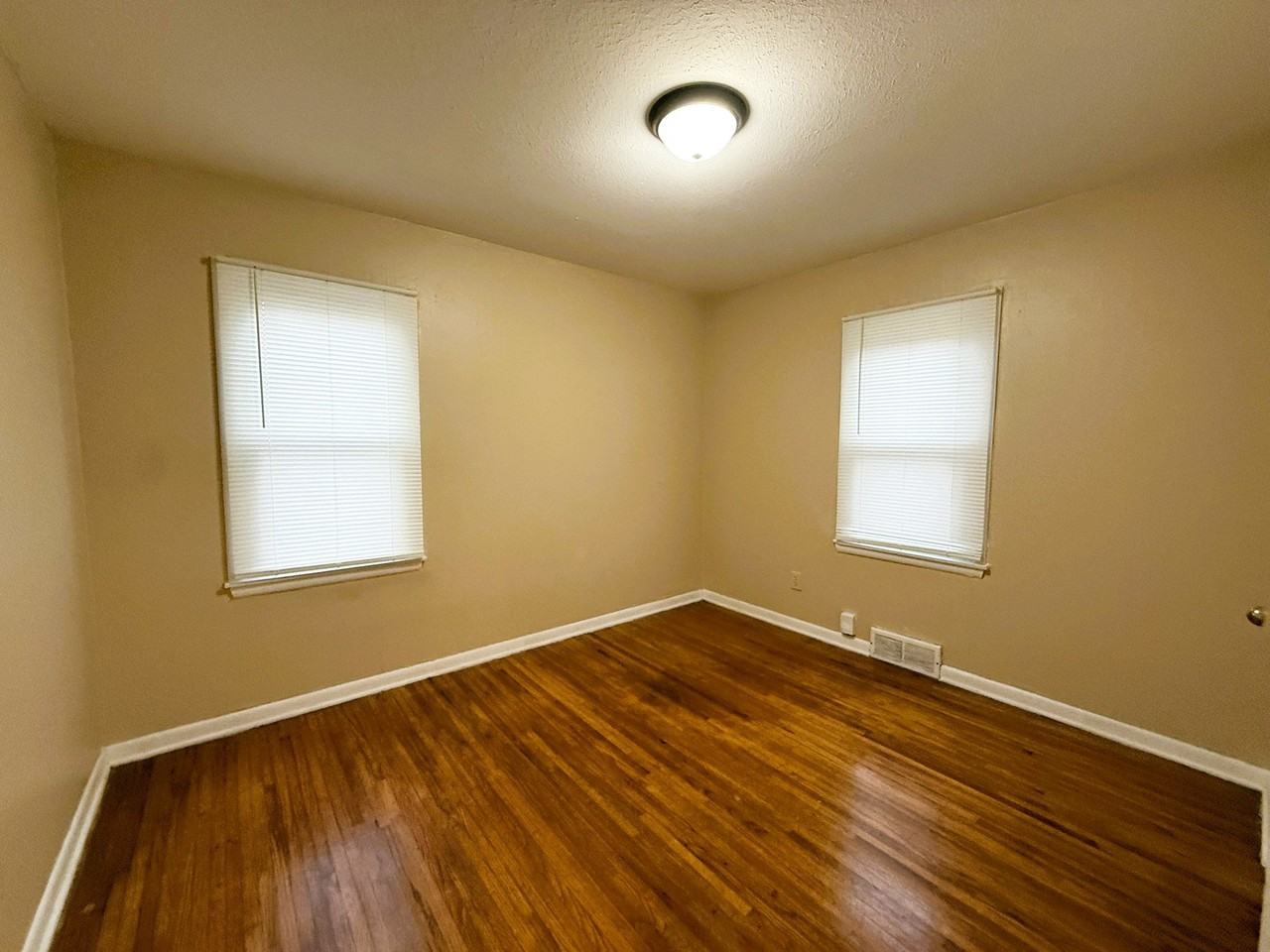 215 German Ave - Photo 6 of 14