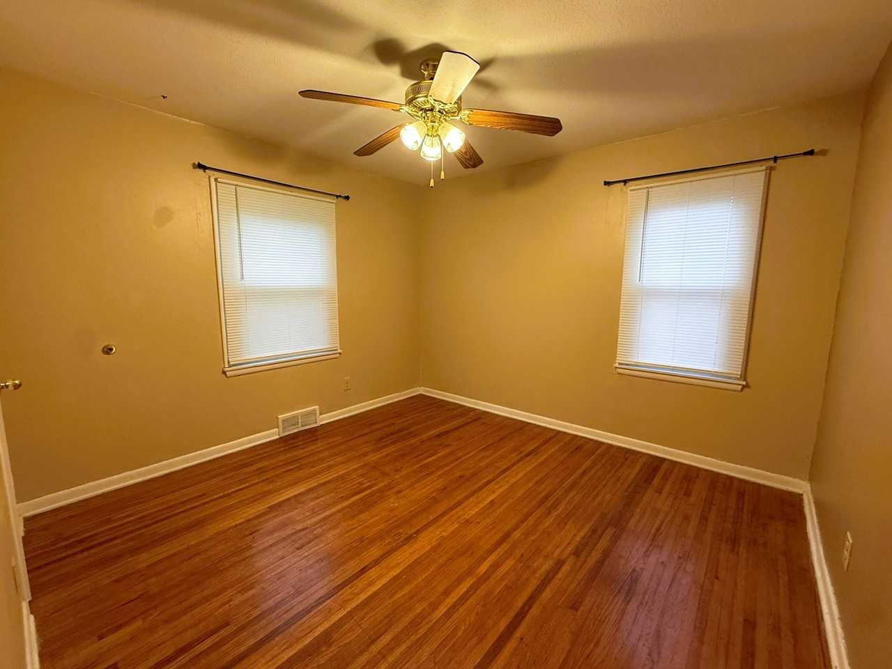 215 German Ave - Photo 7 of 14