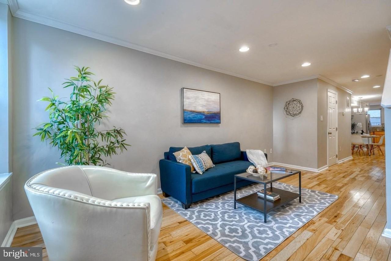 233 S Highland Ave - Photo 2 of 20
