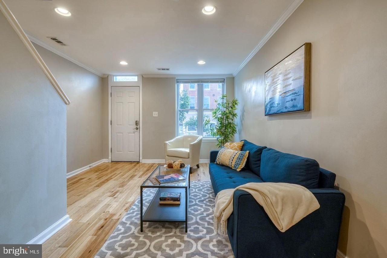 233 S Highland Ave - Photo 3 of 20