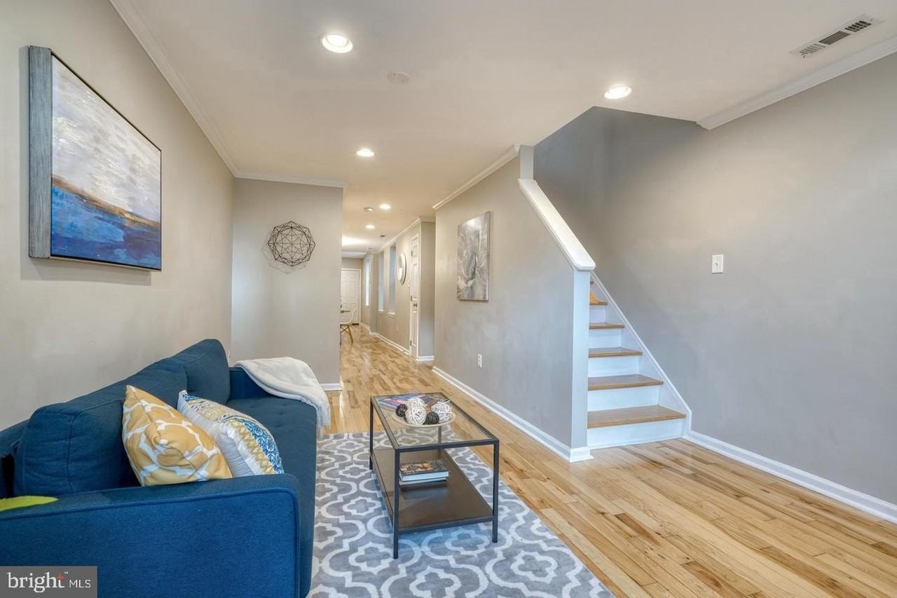233 S Highland Ave - Photo 4 of 20