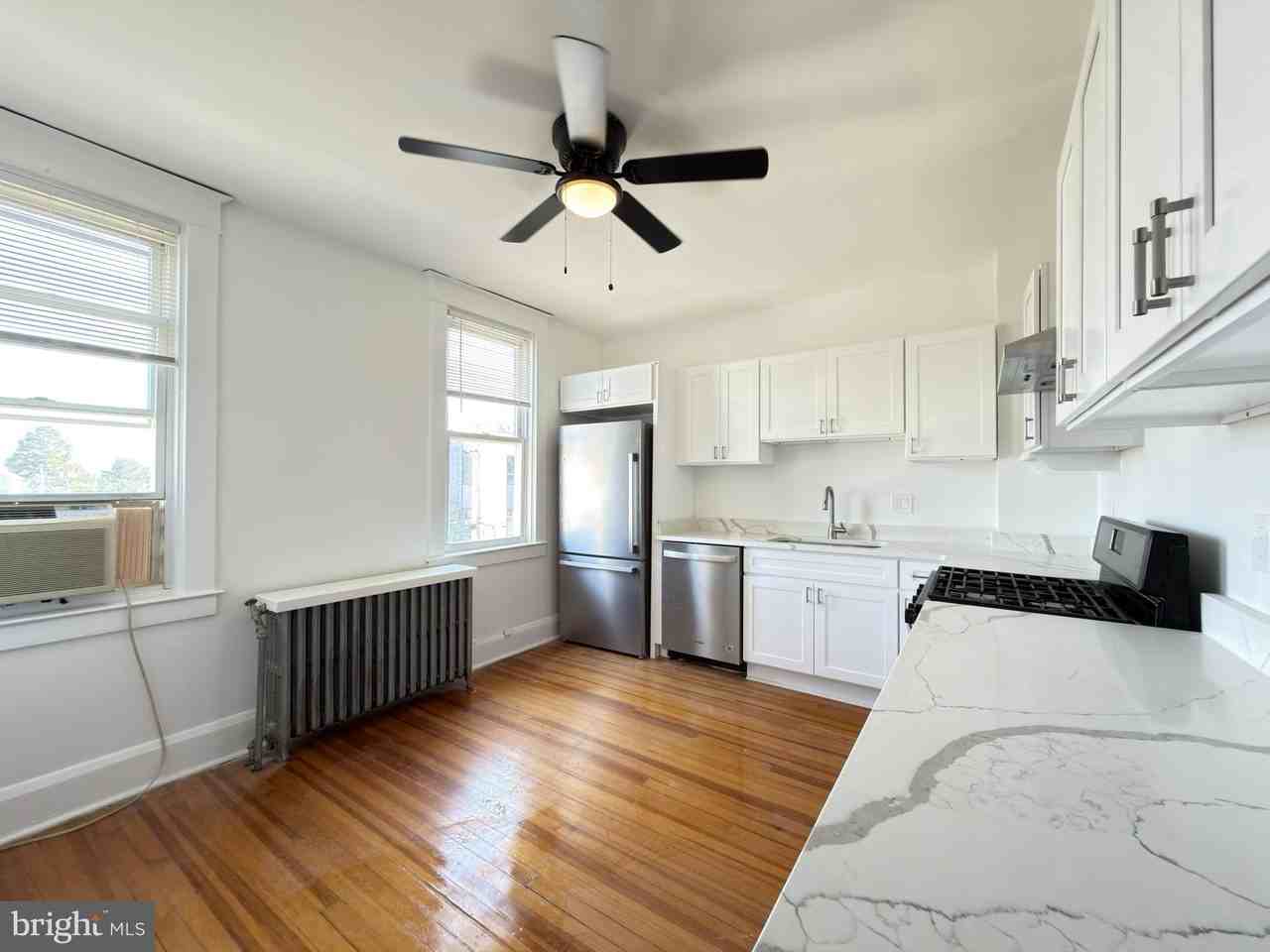 1333 W 40th St - Photo 5 of 14