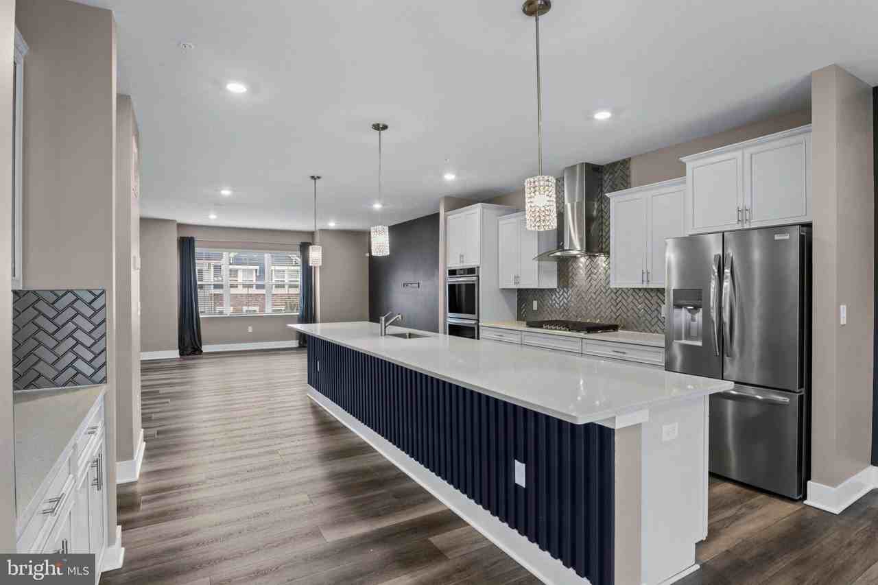 4175 Brodie Pl - Photo 7 of 33