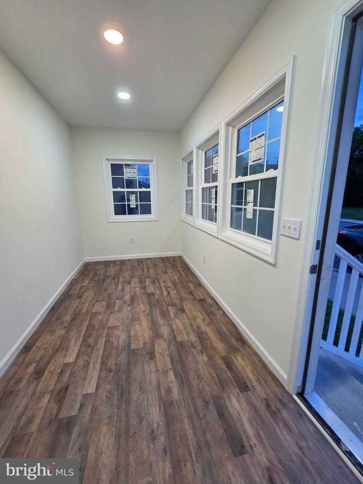 522 Pine St - Photo 2 of 34