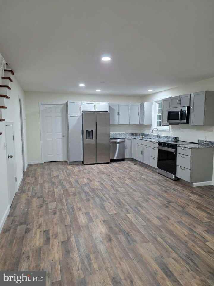 522 Pine St - Photo 4 of 34