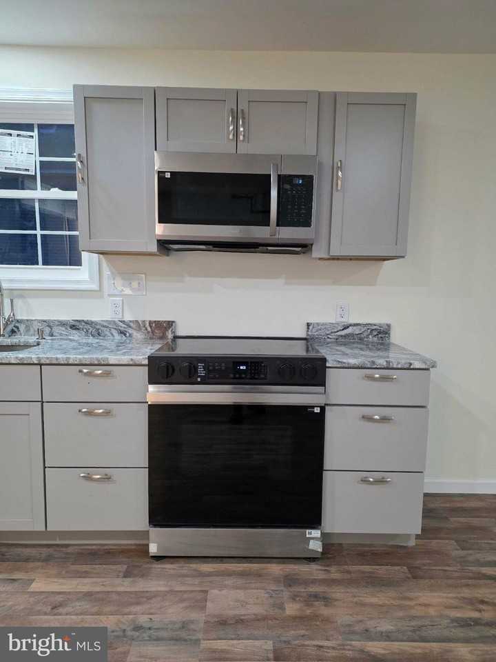 522 Pine St - Photo 6 of 34