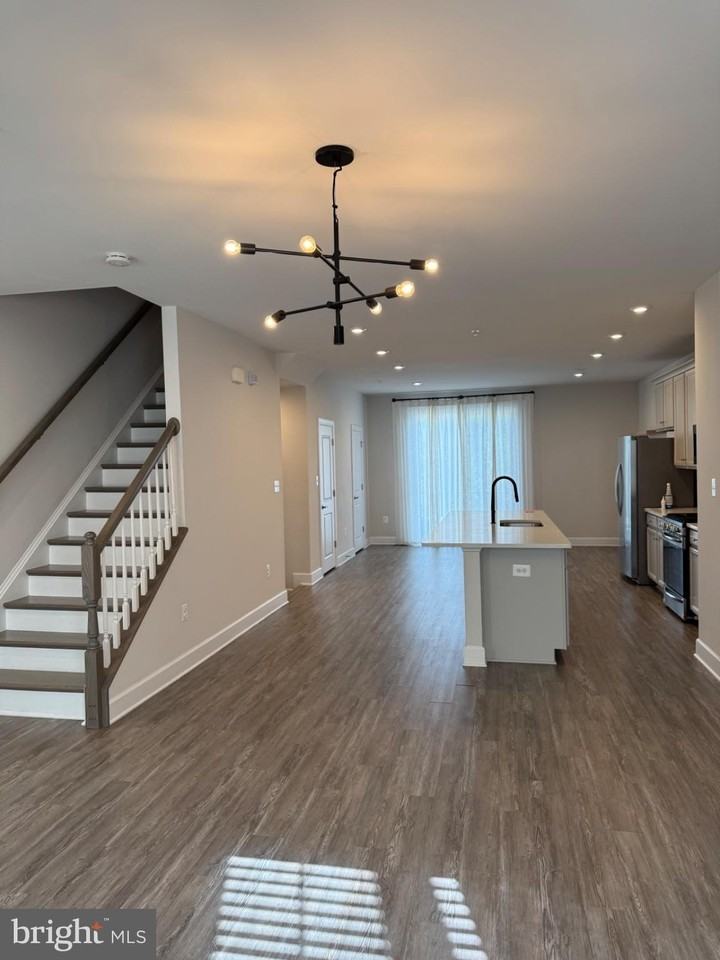 140 Albany Pl - Photo 2 of 14