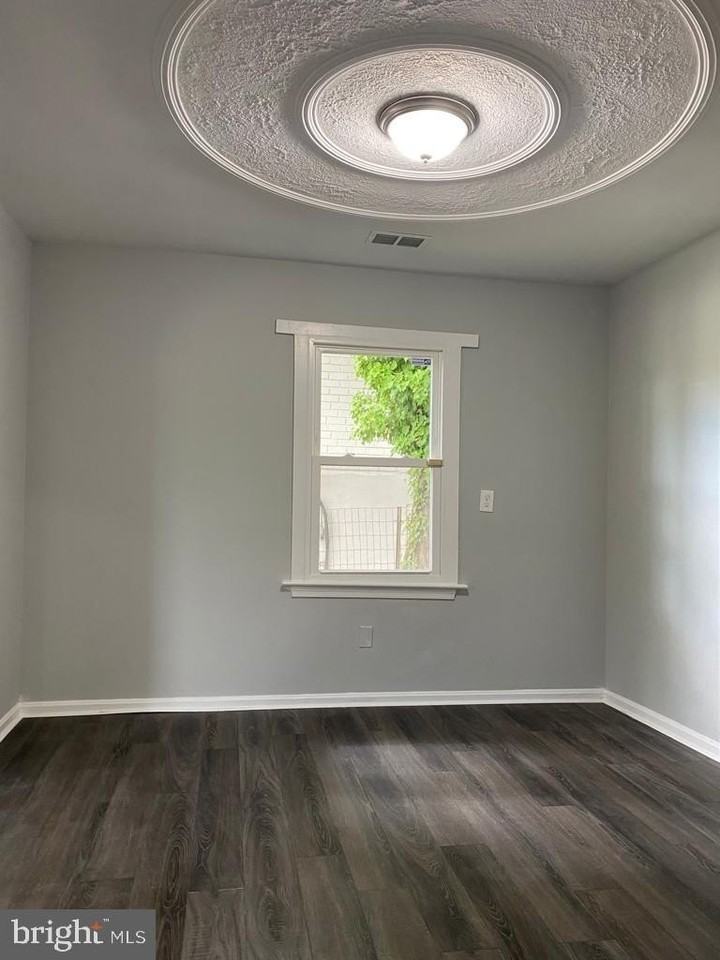 24 Chamber Ave - Photo 4 of 14