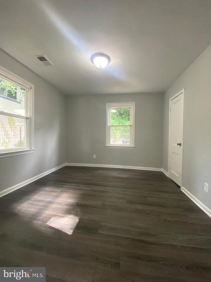 24 Chamber Ave - Photo 5 of 14