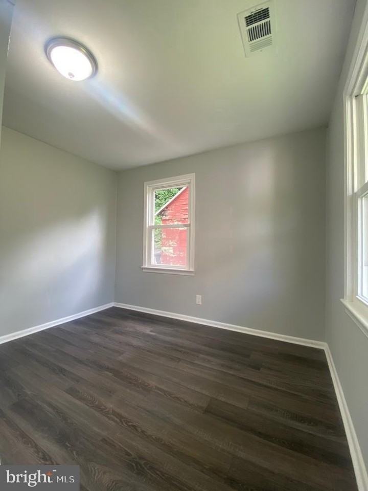 24 Chamber Ave - Photo 6 of 14