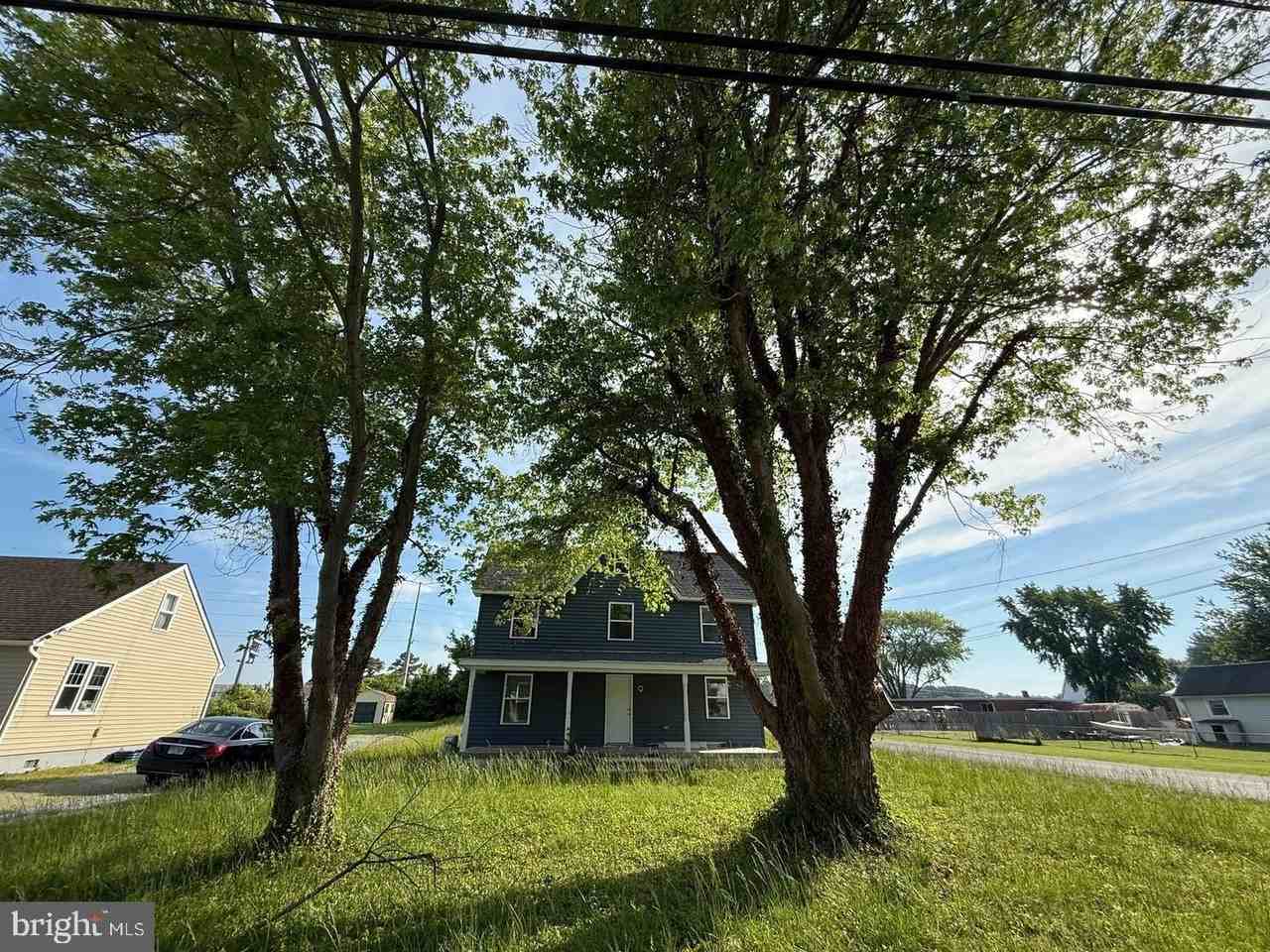 3809 Main St - Photo 3 of 12