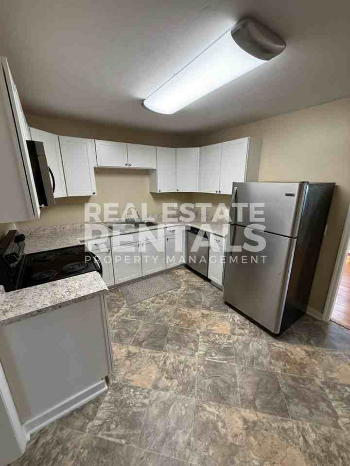 709 S 4th St #1 - Photo 4 of 23