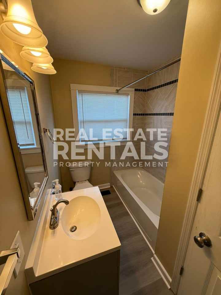 709 S 4th St #1 - Photo 6 of 23