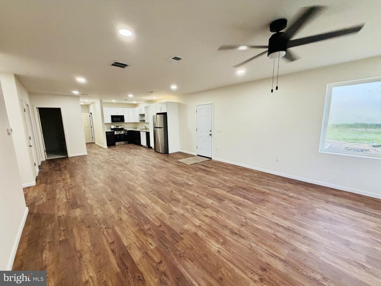 1193 Gershal Ave - Photo 4 of 13