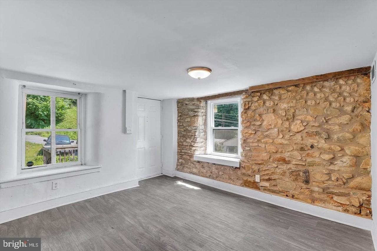 62 Irish Ln - Photo 5 of 33