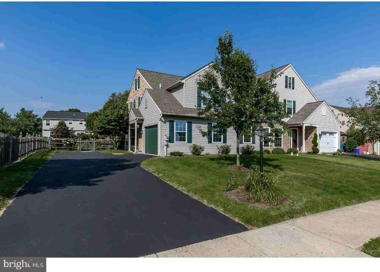 202 Nelis Ct - Photo 2 of 25