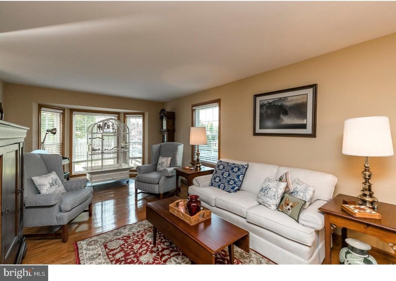 202 Nelis Ct - Photo 5 of 25