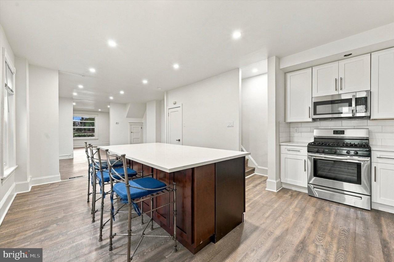 482 Martin St - Photo 2 of 19