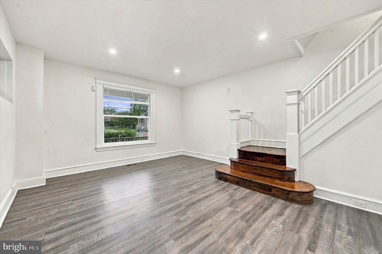 482 Martin St - Photo 5 of 19