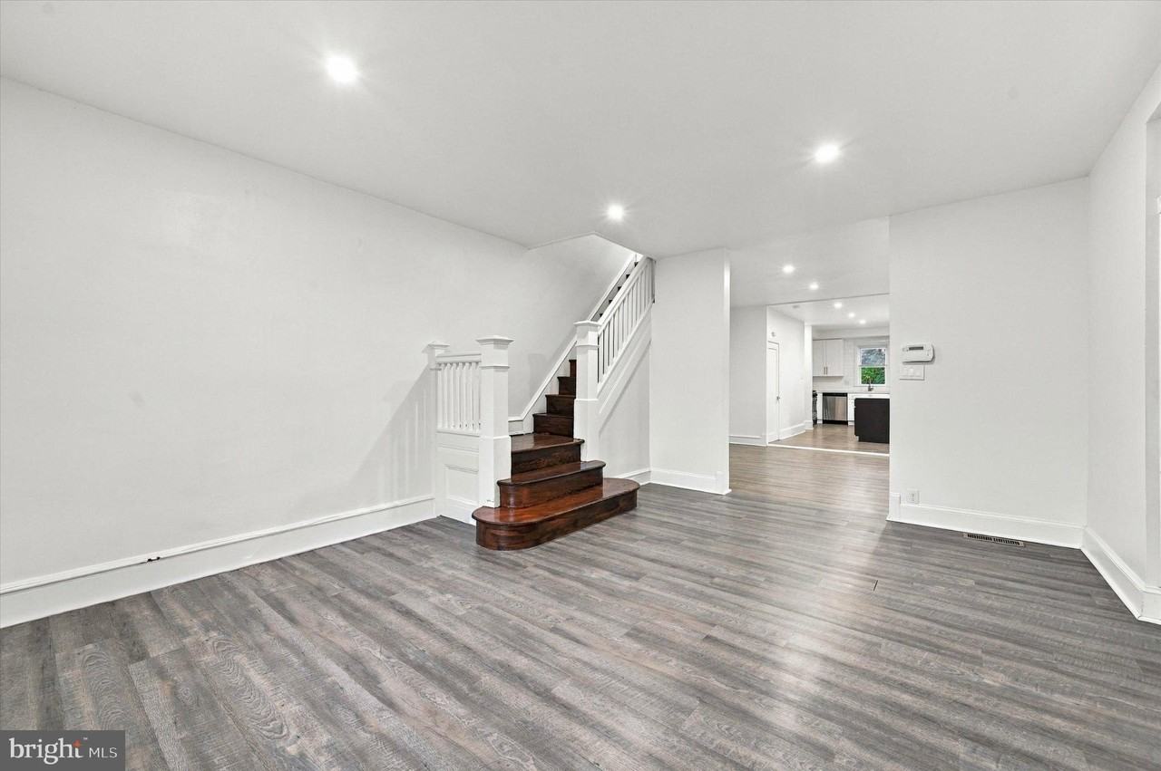 482 Martin St - Photo 6 of 19