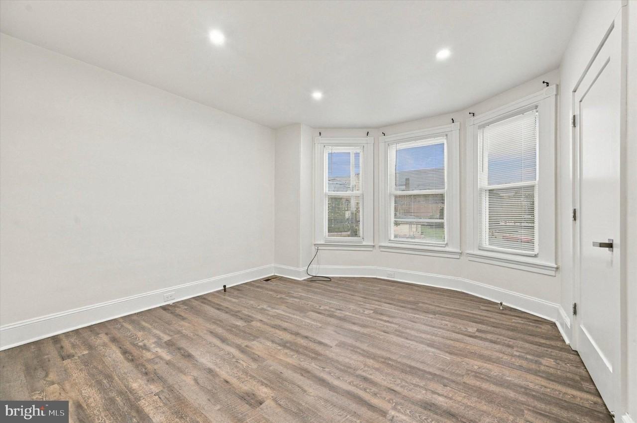 482 Martin St - Photo 7 of 19