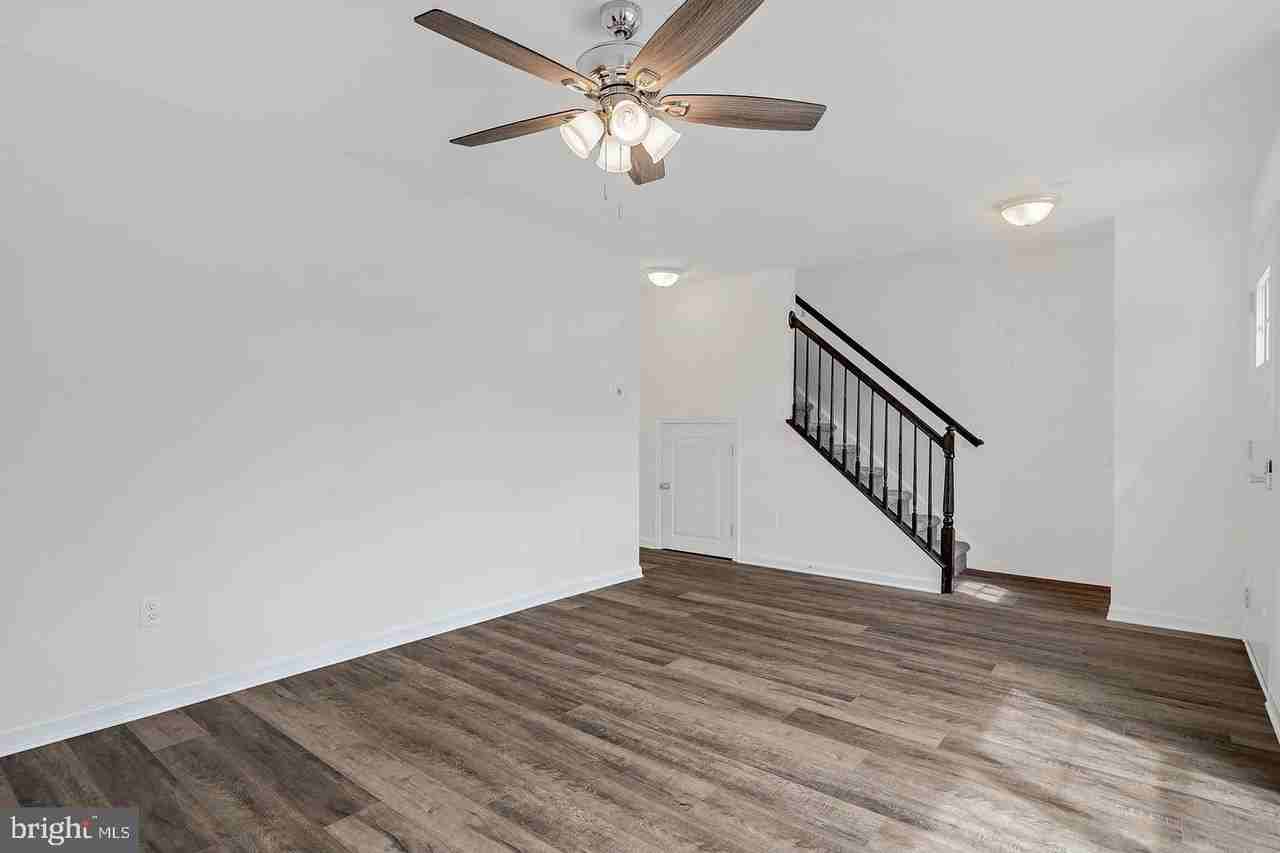 101 Pacer Dr #J - Photo 4 of 19