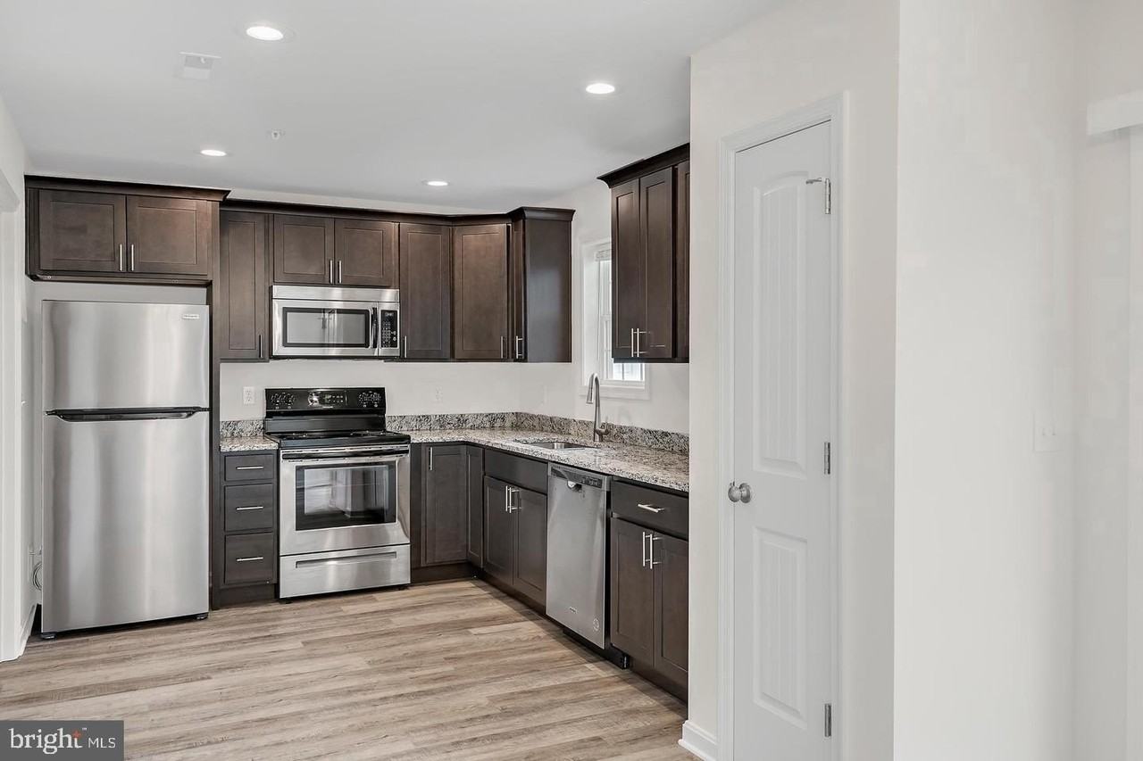 240 Beechwood Way - Photo 5 of 19