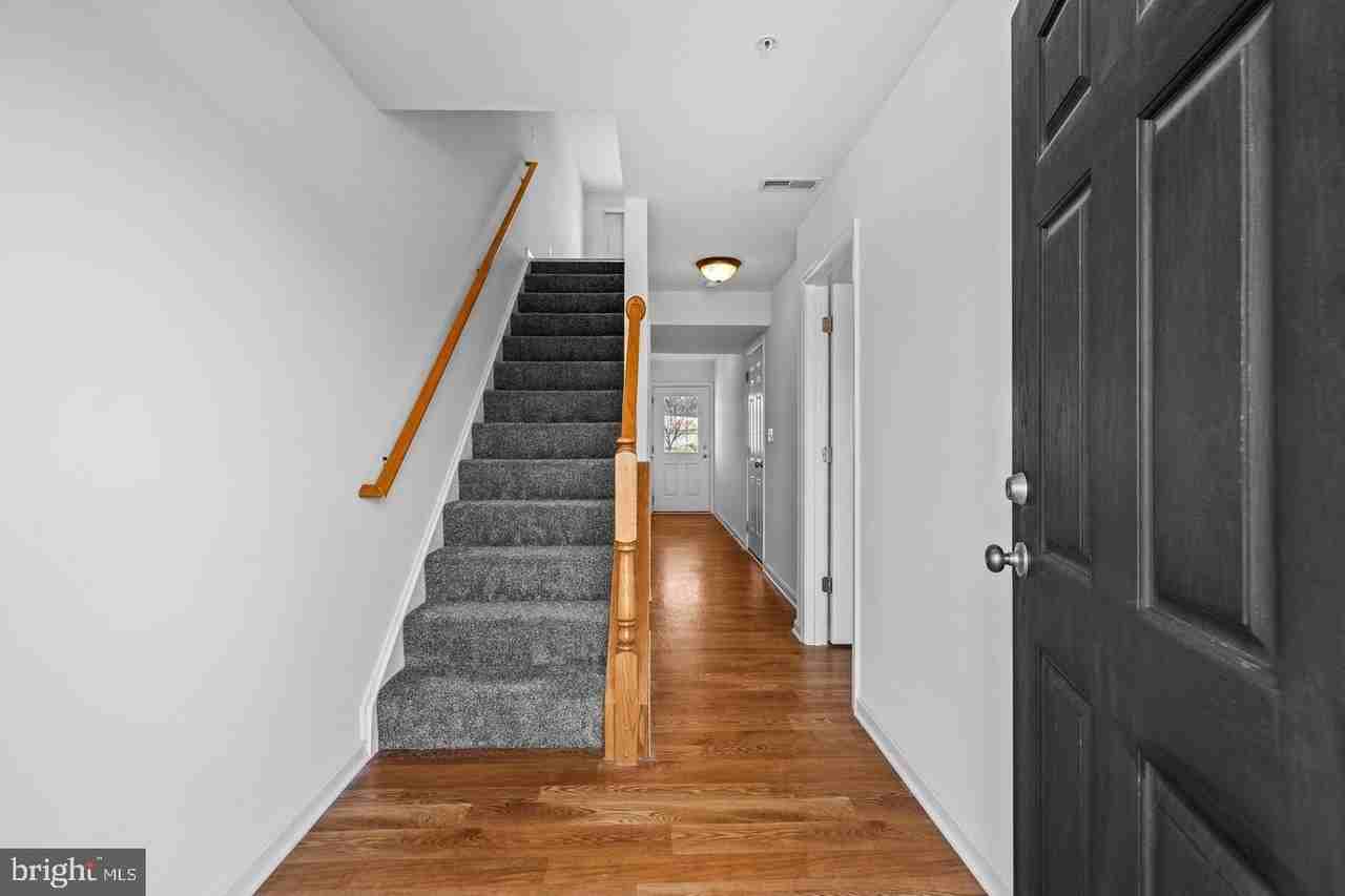 22 Breezewood Dr - Photo 3 of 36