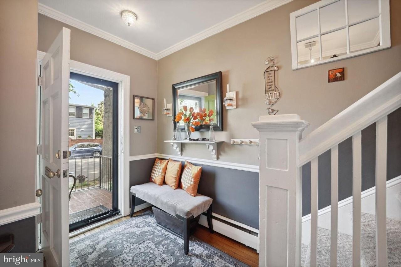 428 Wolfe St - Photo 2 of 18