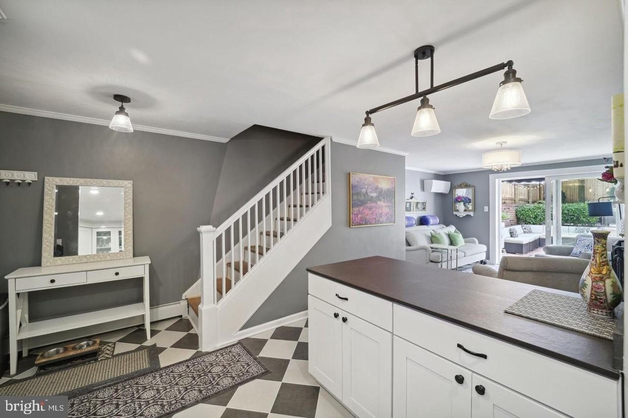 428 Wolfe St - Photo 6 of 18