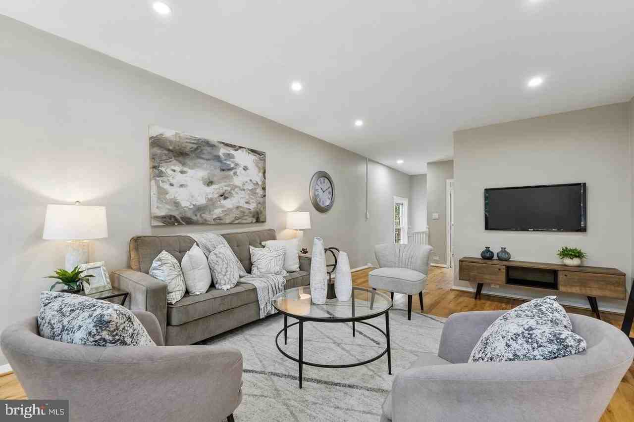 1024 Valley Dr