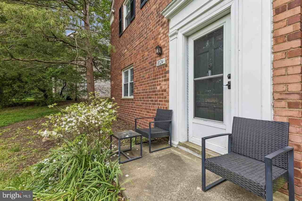 1024 Valley Dr - Photo 2 of 34