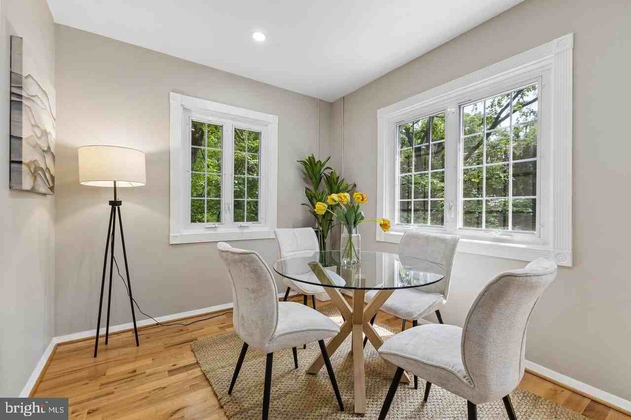 1024 Valley Dr - Photo 3 of 34