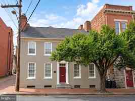 featured image of 209 Hanover St #4