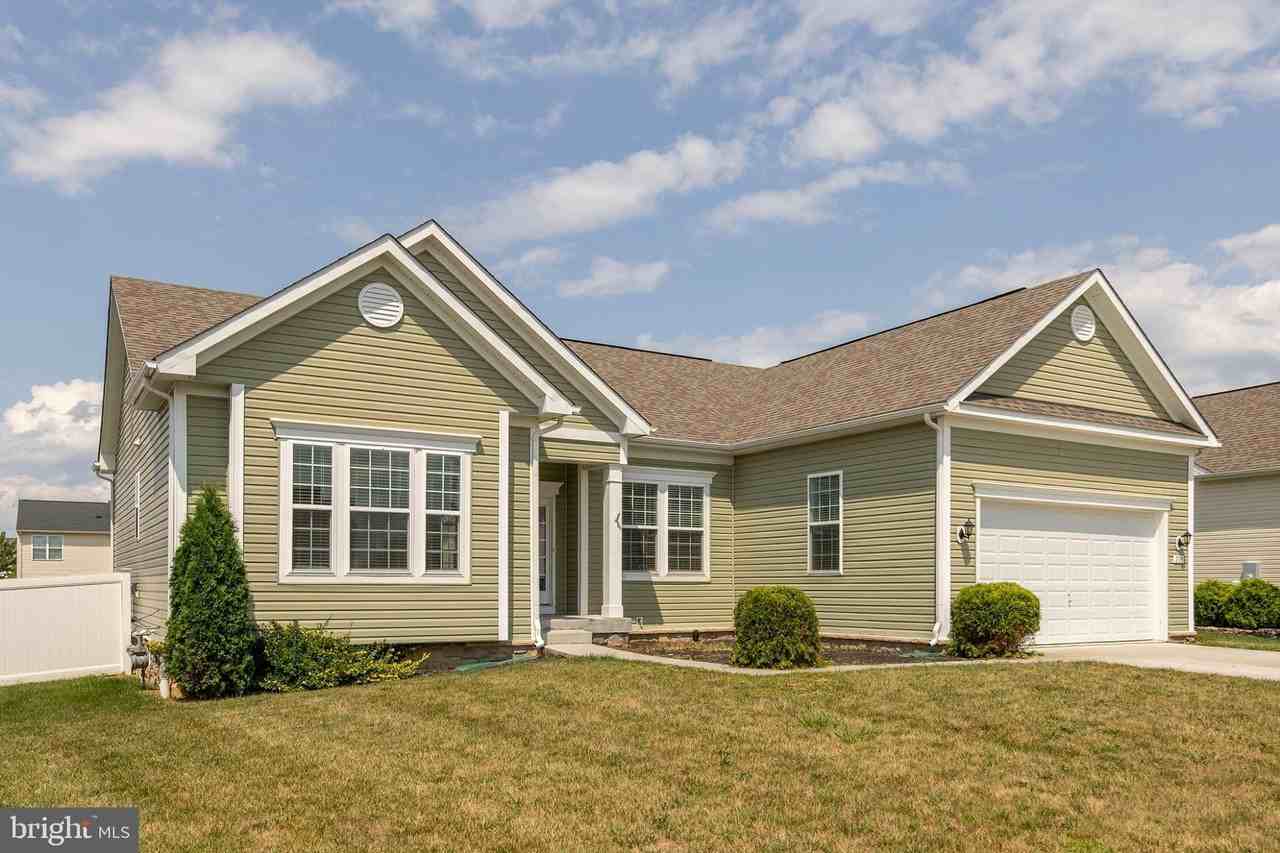 209 Bridgewater Dr - Photo 2 of 41