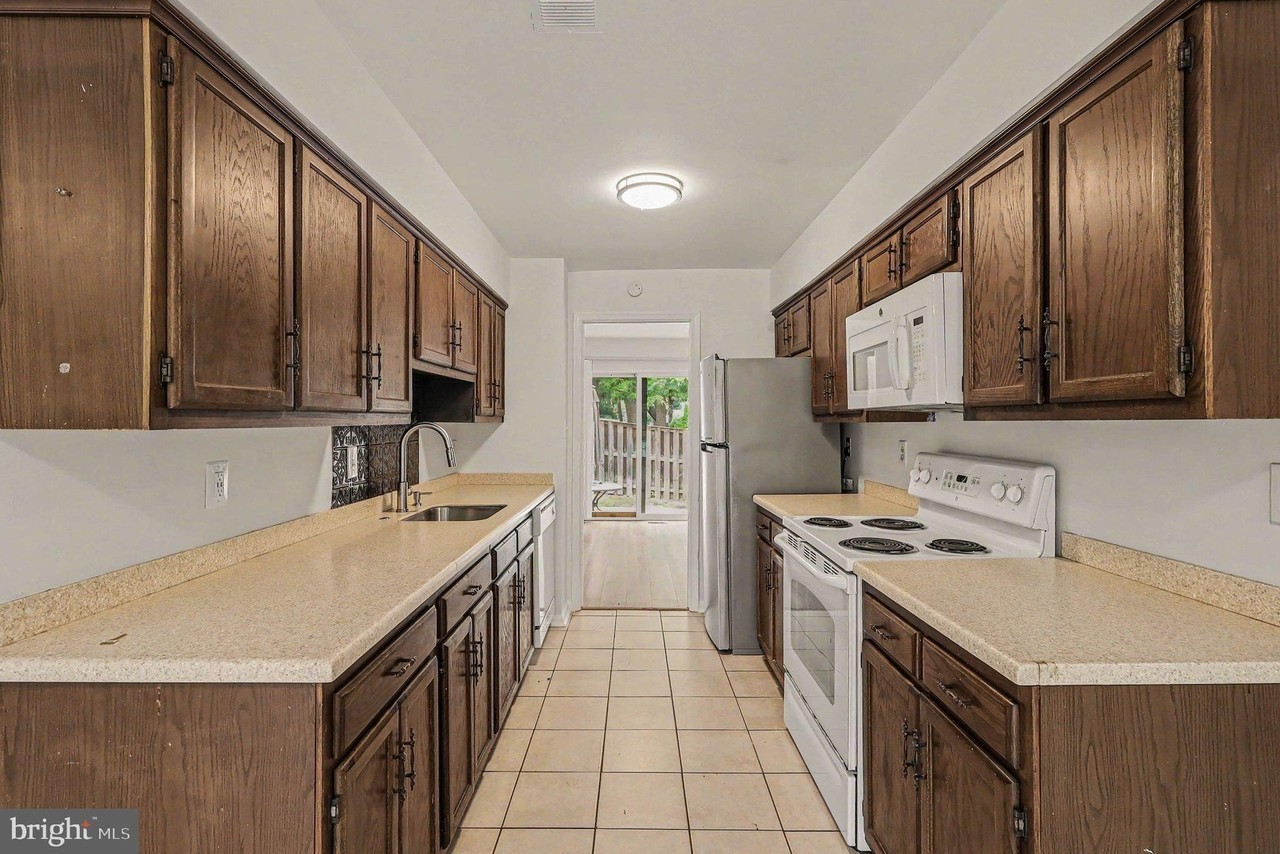 3210 Gemstone Ct - Photo 5 of 32