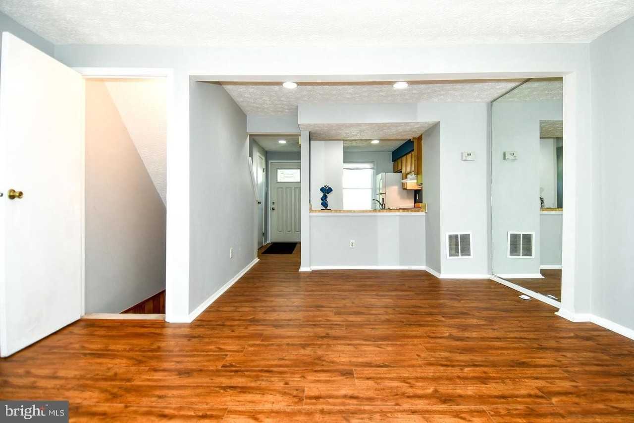 8335 Windfall Rd - Photo 5 of 34