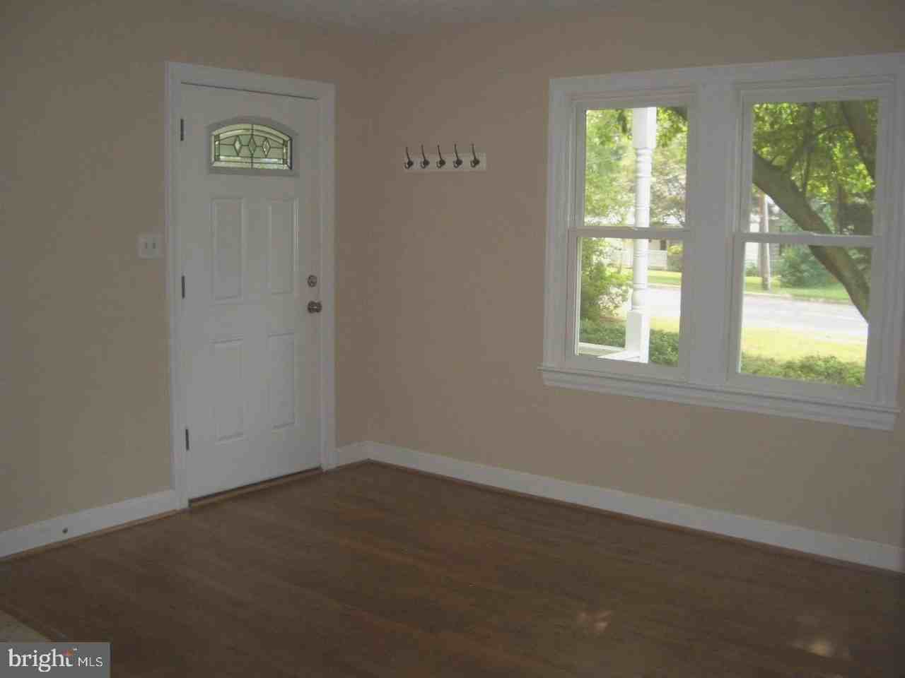2853 Fairmont St - Photo 4 of 50