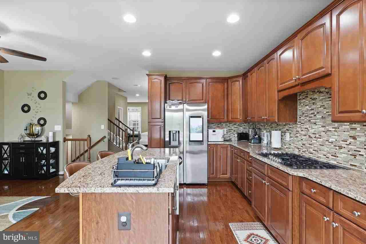 25097 Croxley Green Sq - Photo 7 of 17