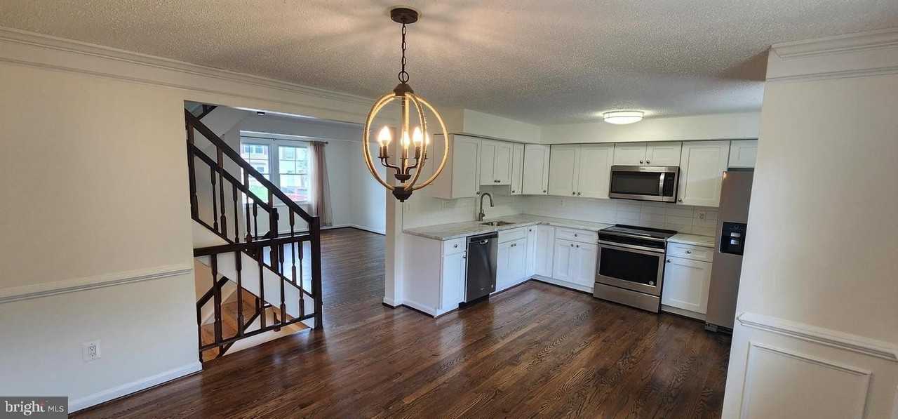 13592 Bentley Cir - Photo 5 of 16