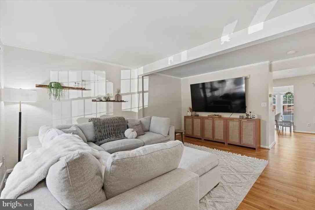 7049 Rogue Forest Ln - Photo 3 of 32
