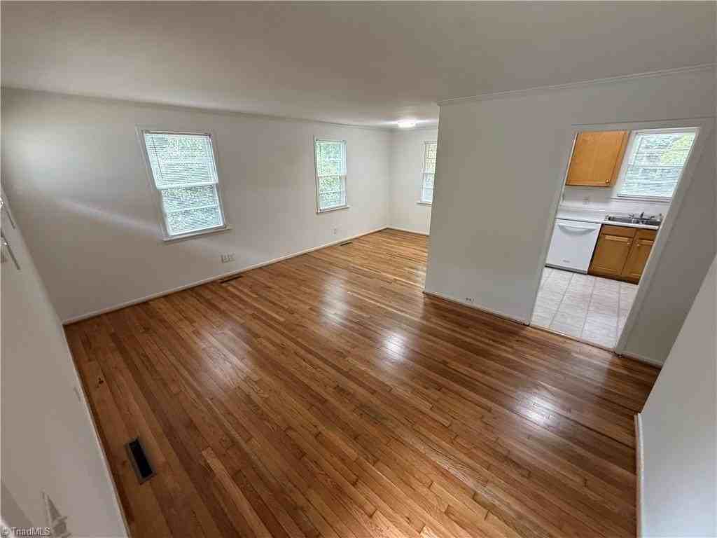 2843 Hermitage Dr - Photo 4 of 15