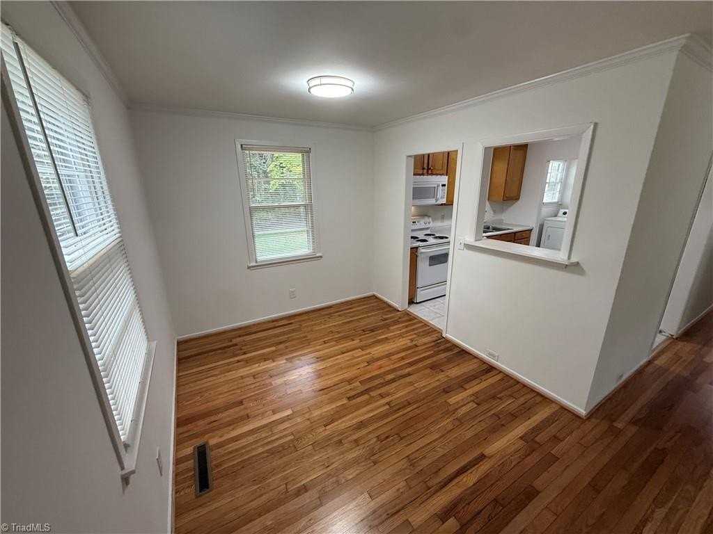 2843 Hermitage Dr - Photo 7 of 15