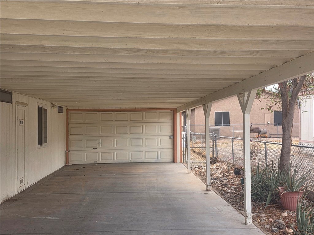 886 Holly St - Photo 3 of 5
